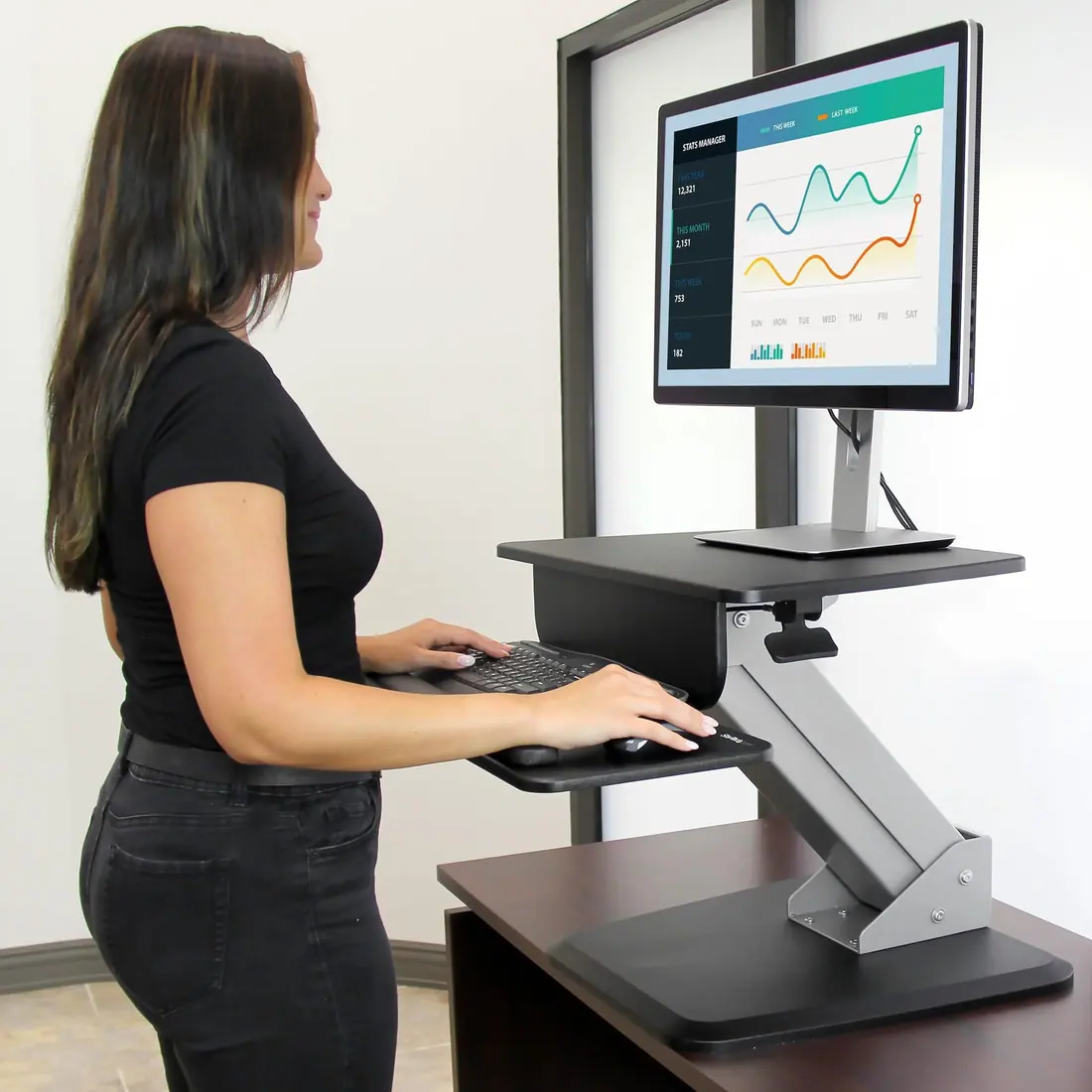 StarTech · Convertidor de escritorio de pie con brazo neumático — vista 3